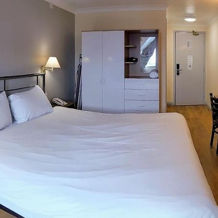247Hotel.Com Олдхам Экстерьер фото